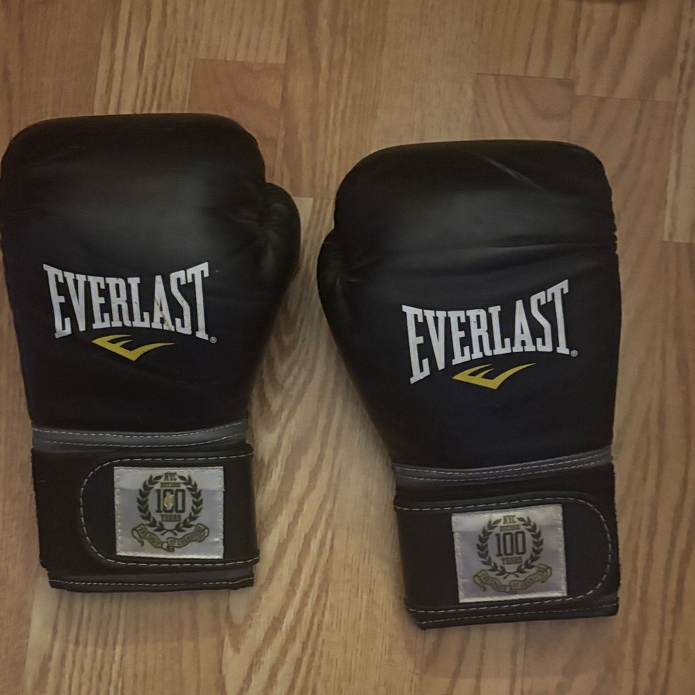 Everlast 100 year anniversary boxing gloves